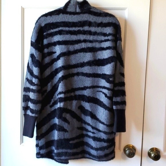 VINCE CAMUTO ZEBRA CARDIGAN LONG LINE SWEATER BLACK GRAY MEDIUM - Picture 6 of 6